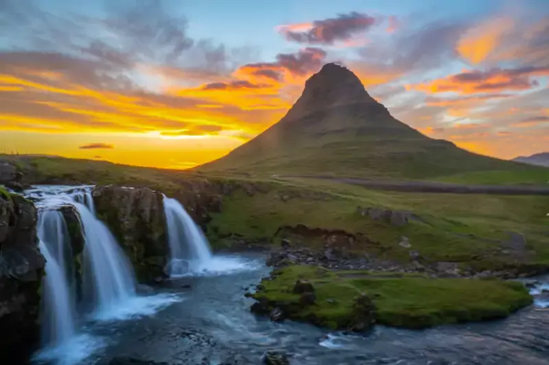 Kirkufell au couché du soleil